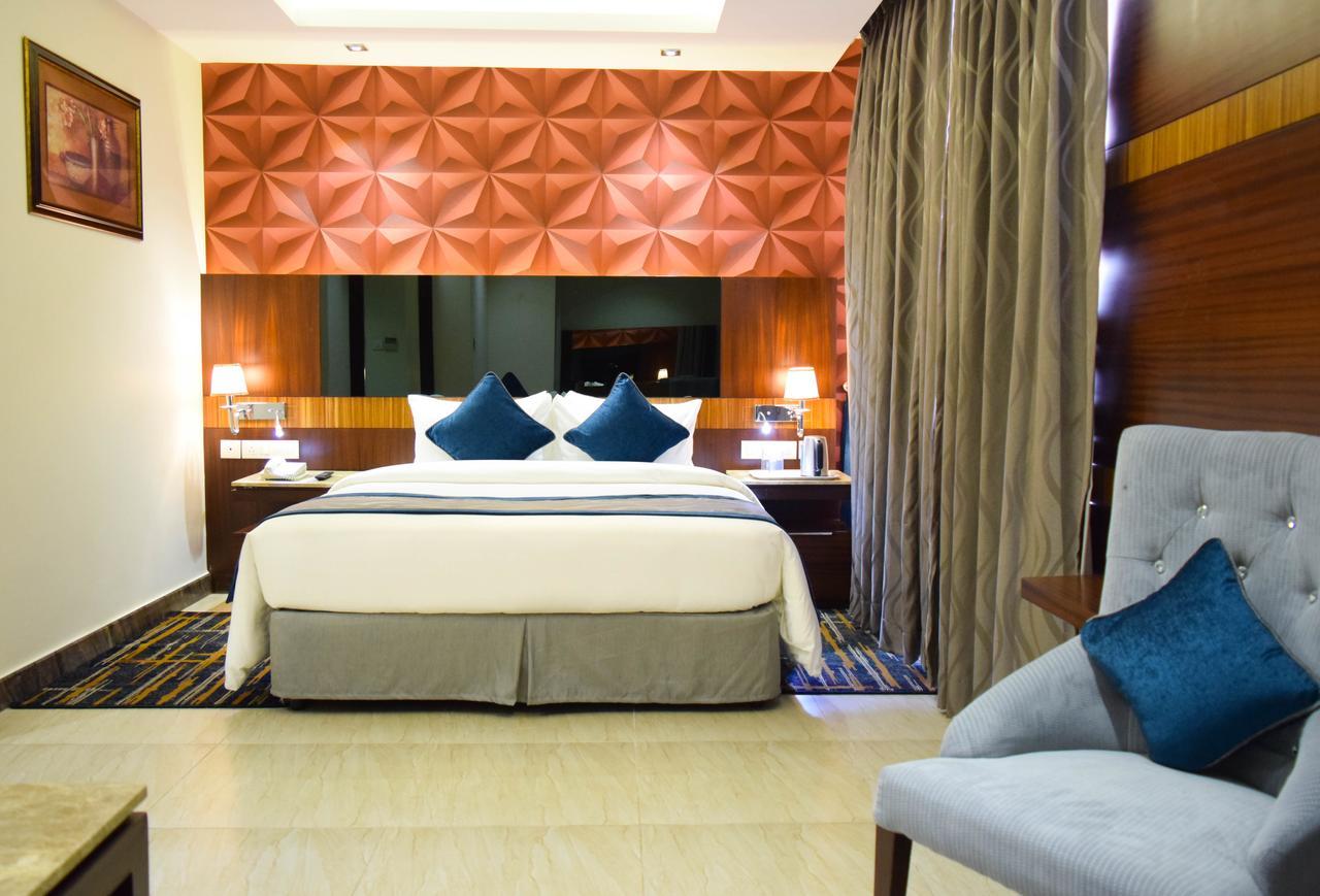 Rg Royal Hotel Bangalore Eksteriør bilde