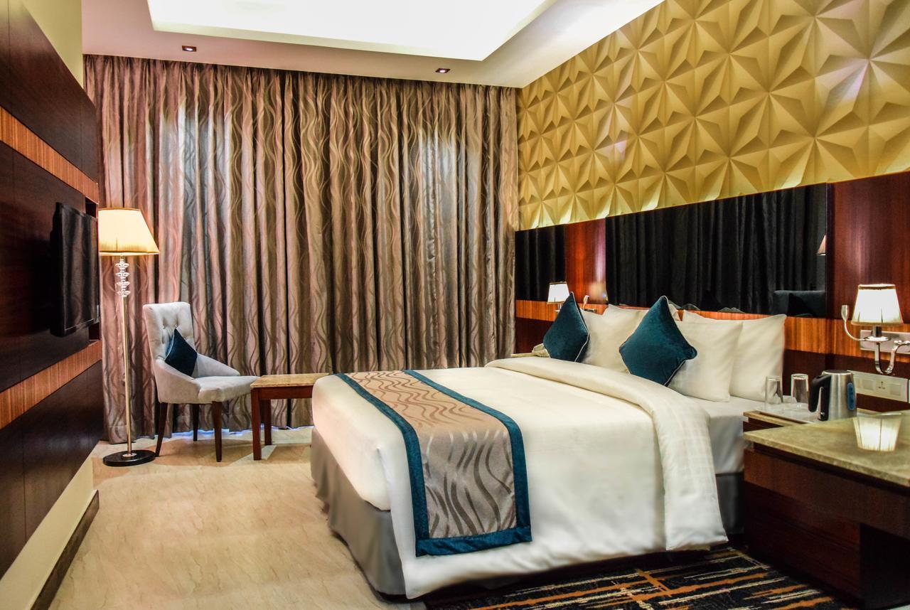 Rg Royal Hotel Bangalore Eksteriør bilde