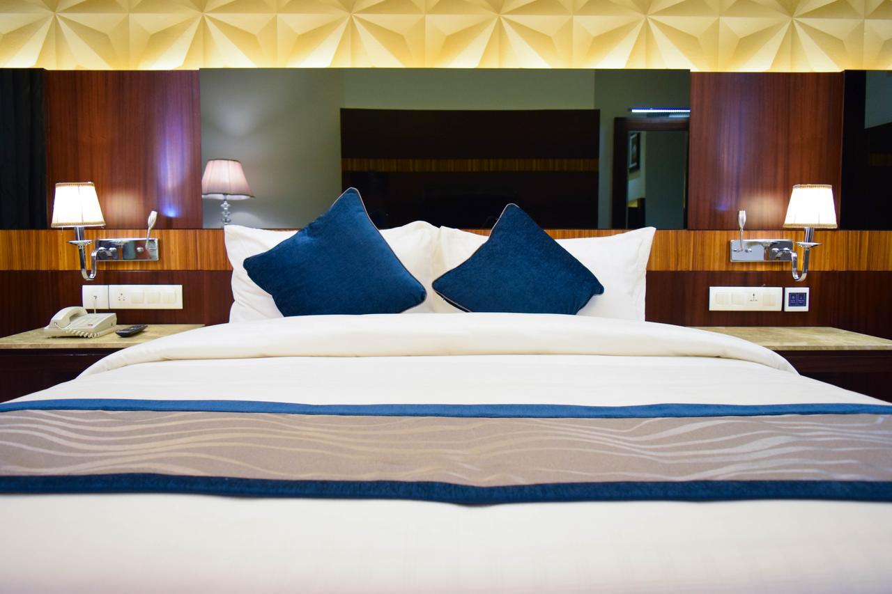 Rg Royal Hotel Bangalore Eksteriør bilde