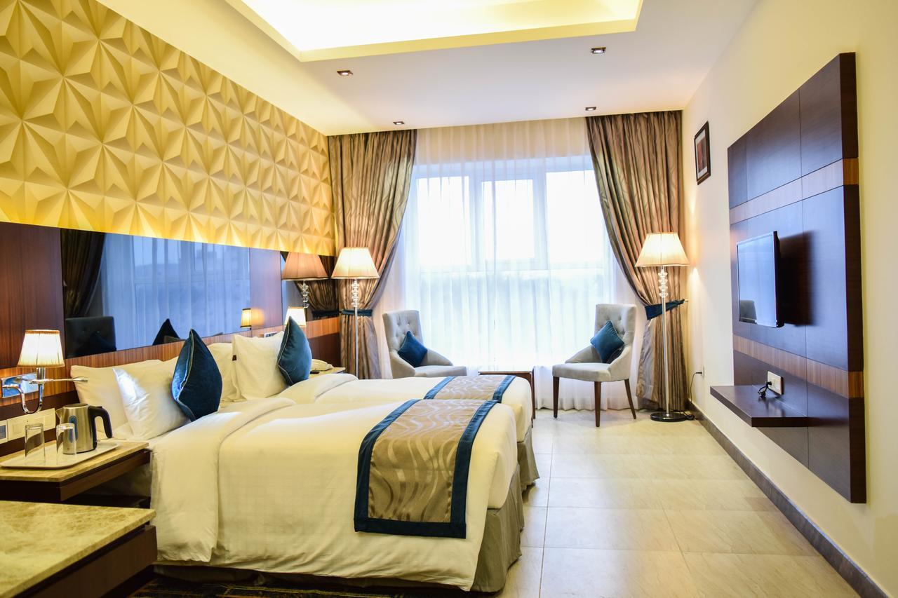 Rg Royal Hotel Bangalore Eksteriør bilde