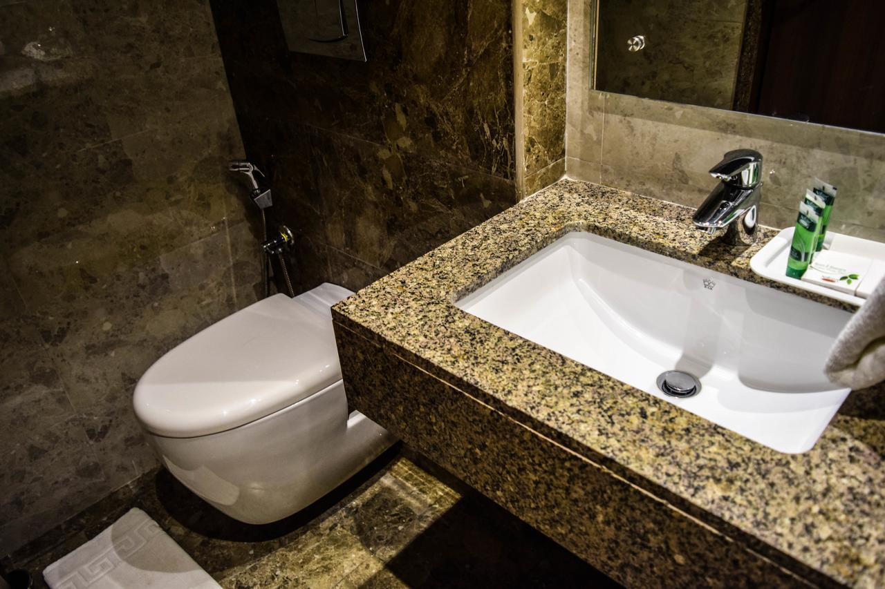 Rg Royal Hotel Bangalore Eksteriør bilde