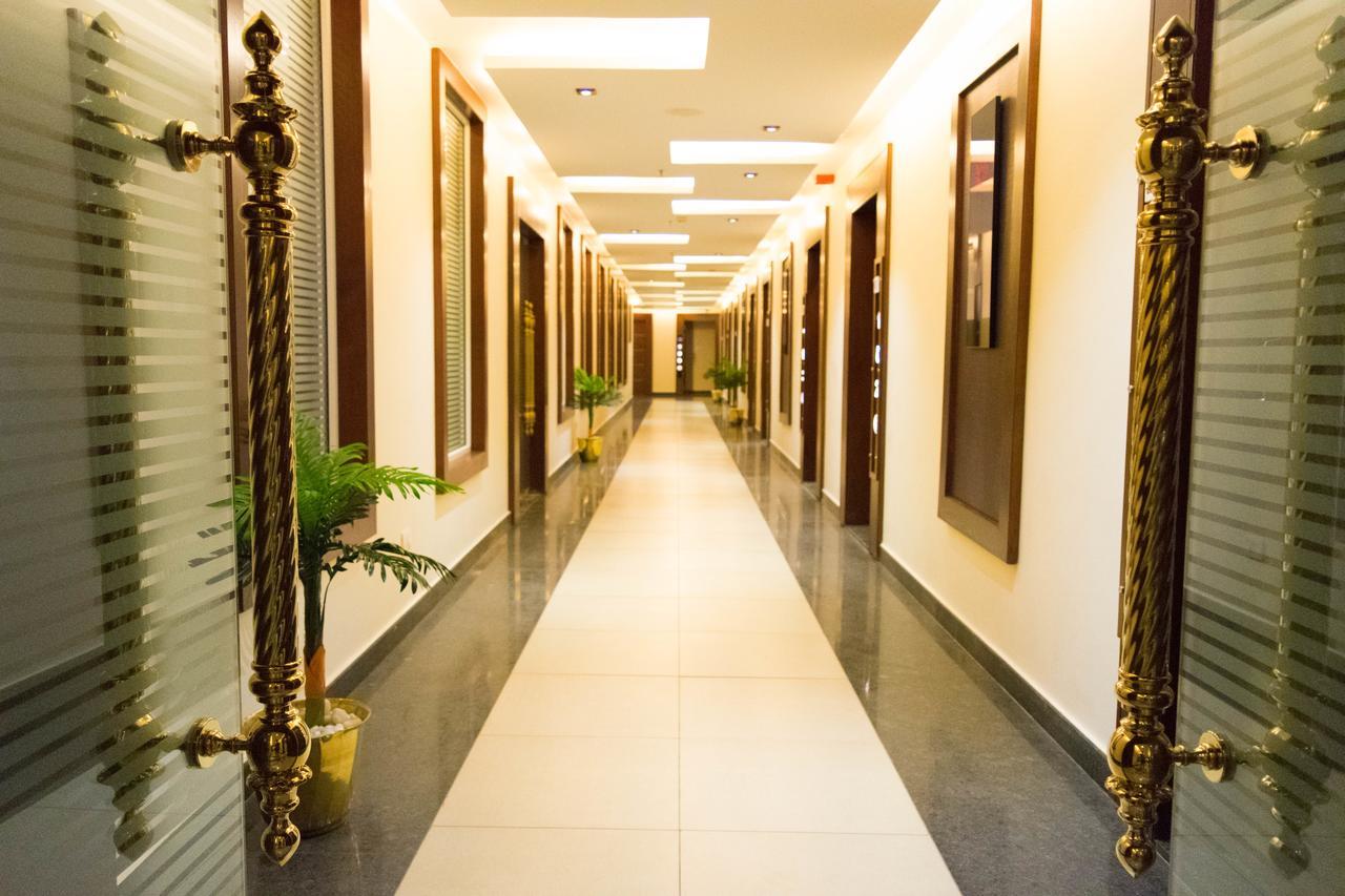 Rg Royal Hotel Bangalore Eksteriør bilde
