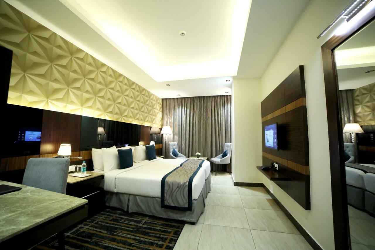 Rg Royal Hotel Bangalore Eksteriør bilde