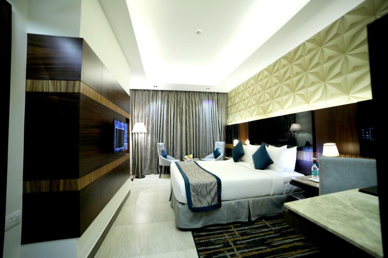 Rg Royal Hotel Bangalore Eksteriør bilde