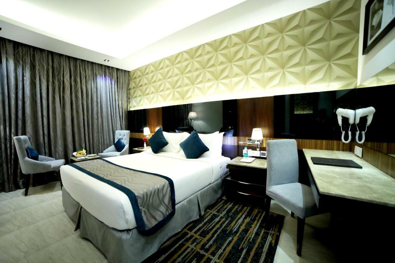Rg Royal Hotel Bangalore Eksteriør bilde
